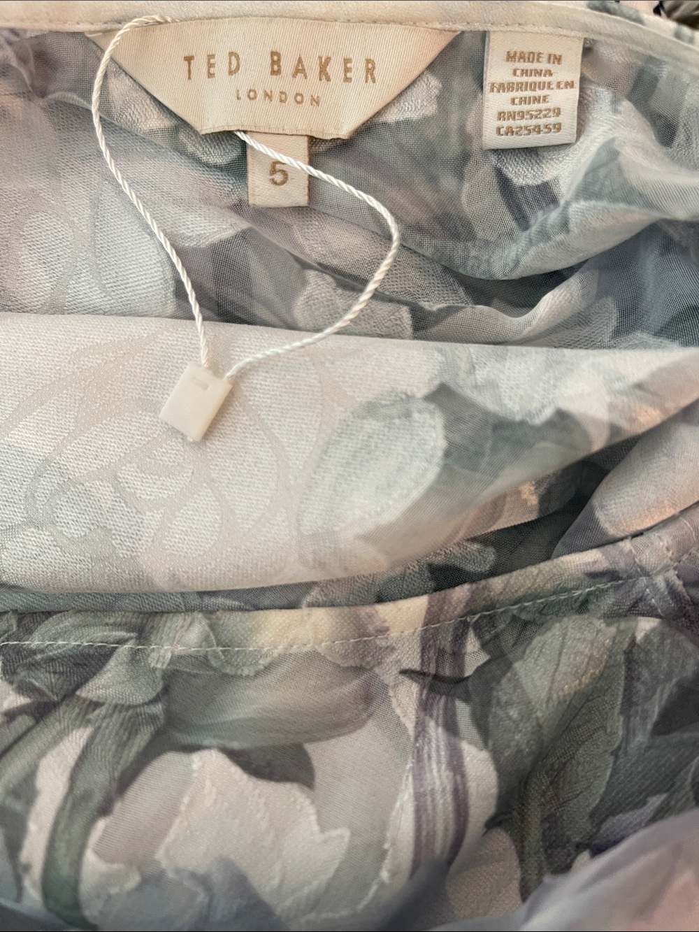 Ted Baker London Clove burnout blouse size 12 grey, white dahlia floral - Picture 7 of 8